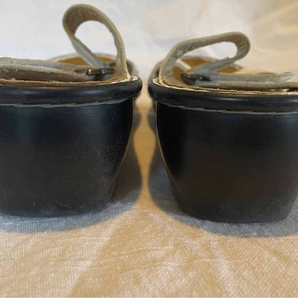 Women’s size 40 Naot sandal/slide - Picture 3 of 8